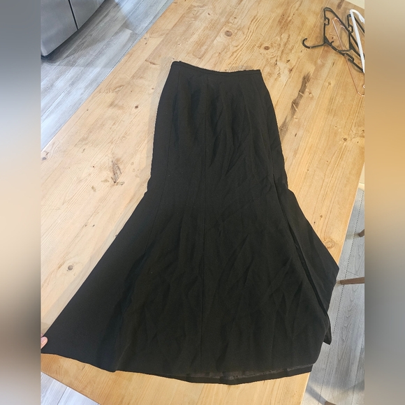 Theia Maxi Mermaid Skirt with Slit - Picture 6 of 10